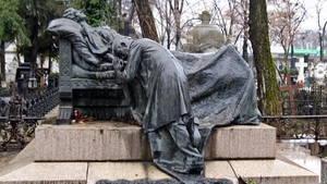 Tulburatoarea poveste din Cimitirul Bellu! S-au sinucis dupa un amor ratat din cauza parintilor! In urma lor a ramas...