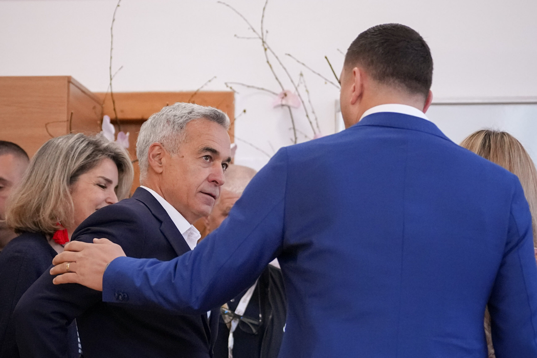 George Simion şi Călin Georgescu au votat alături de soţii! Motivul incredibil pentru care au fost SCOŞI AFARĂ din secţie