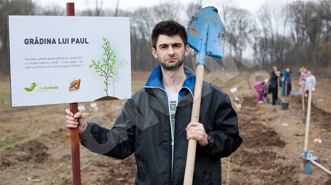 DJ-ii de la Radio 21 au plantat "o noua padure la Snagov"