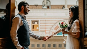 Final fericit în telenovela cu fata din Singapore și olteanul din Vulturești. "După cinci de ani de luptă..."
