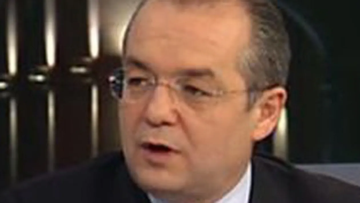 VIDEO Emil Boc a vorbit, pentru prima data, despre clipul in care aparea dezbracat: Un act penibil si esuat. Voi merge in continuare la sali de sport! 