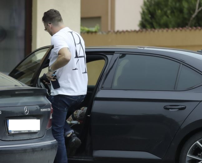 Tudor intră la rândul lui în mașină
