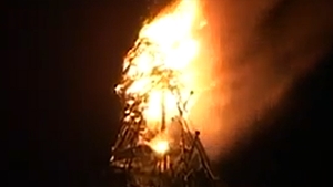 Bradul de Craciun din centrul Onestiului a luat foc chiar in timpul concertului lui Pepe. Vezi cum a reactionat cantaretul!