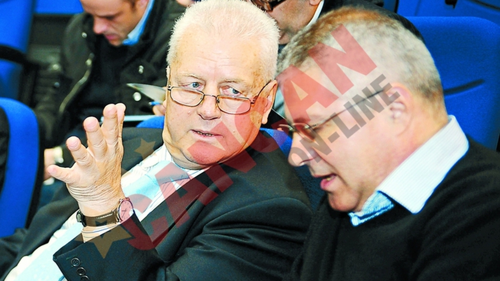 Negocieri cu vin si berbecut pe masa