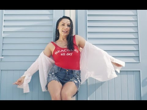 Şi-a schimbat look-ul odată cu trecerea în noul an! Ce mesaj a transmis Andra