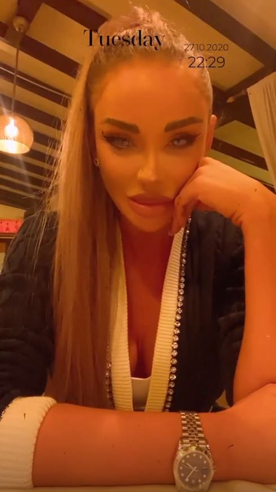 Bianca Drăgușanu continuă războiul pornit împotriva lui Carmen de la Sălciua: “Te dai mare c-ai ajutat-o cu 2 pungi de pufuleți și un iaurt”. Cum a denigrat-o Alex Bodi pe cântăreață după ce a ajutat-o cu o mașină luxoasă