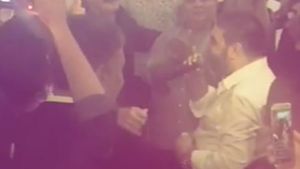 Nuţu Cămătaru a făcut show la botezul fiului său. Cum s-a distrat pe melodiile lui Florin Salam