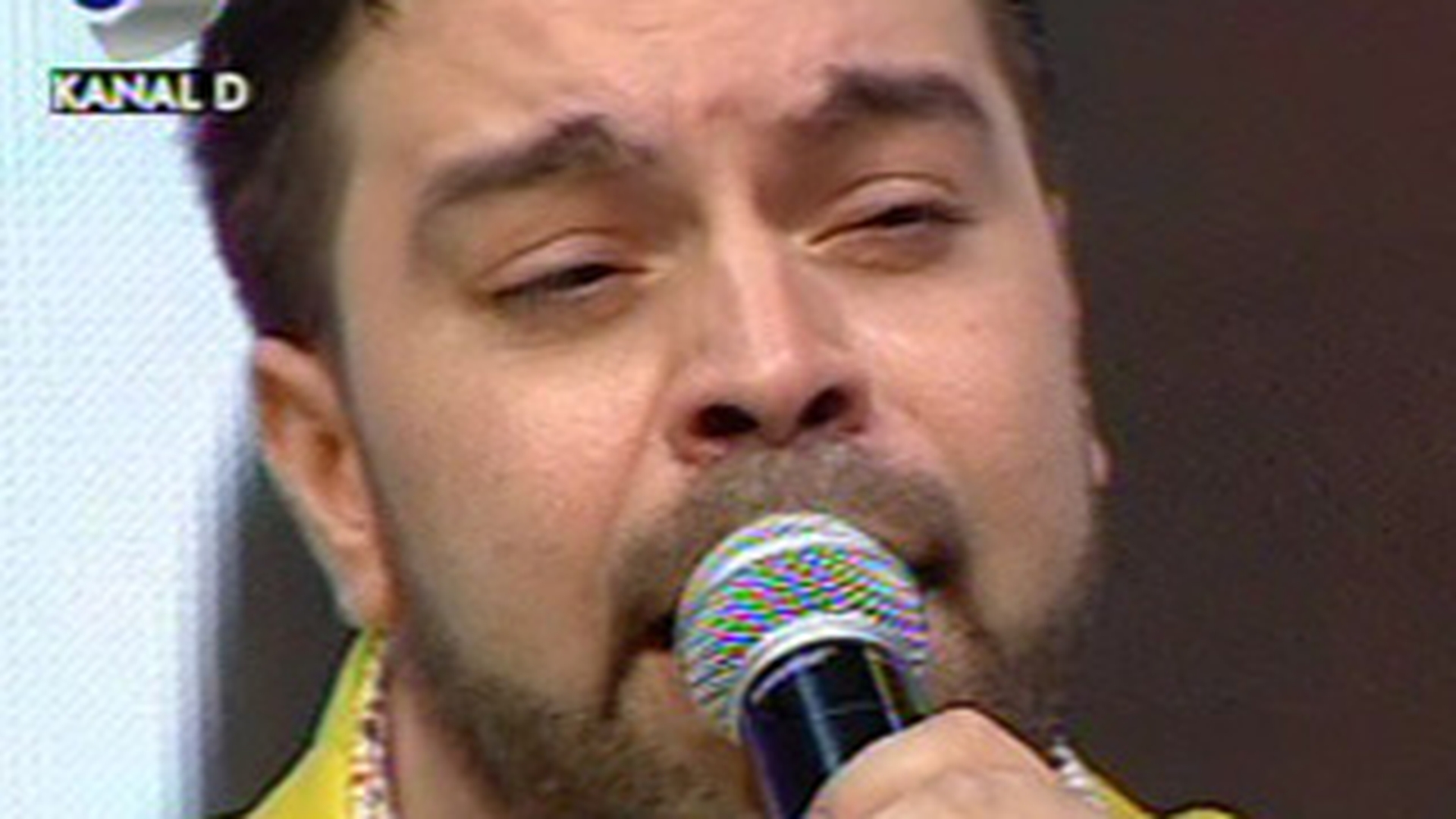 VIDEO Adevarat a cantat! Asculta aici recitalul de sarbatoare al lui Florin Salam de la CANCAN TV - Te face sa uiti de drob si oua rosii si sa dansezi non-stop - Nu gasesti asta nici pe YouTube