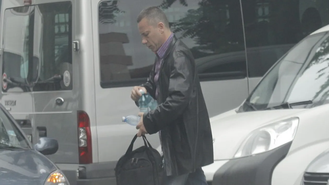 Pagubitii jocului piramidal vor dreptate, initiatorul se plimba cu o masina de lux. Vezi ce bine o duce Gerald Gorduna