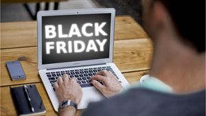 Cum a vândut eMag o mașină în cutie, de Black Friday? ”Adăugați produsul în coș și...”