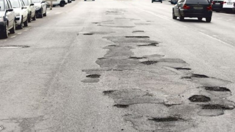 Toți șoferii trebuie să știe! Cum poți fi despăgubit și de către cine dacă ți-ai avariat mașina din cauza drumurilor