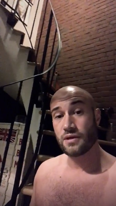 Mihai Bendeac, filmat gol pușcă la duș! Ce declarații obscene a făcut după ce a ieșit din baie