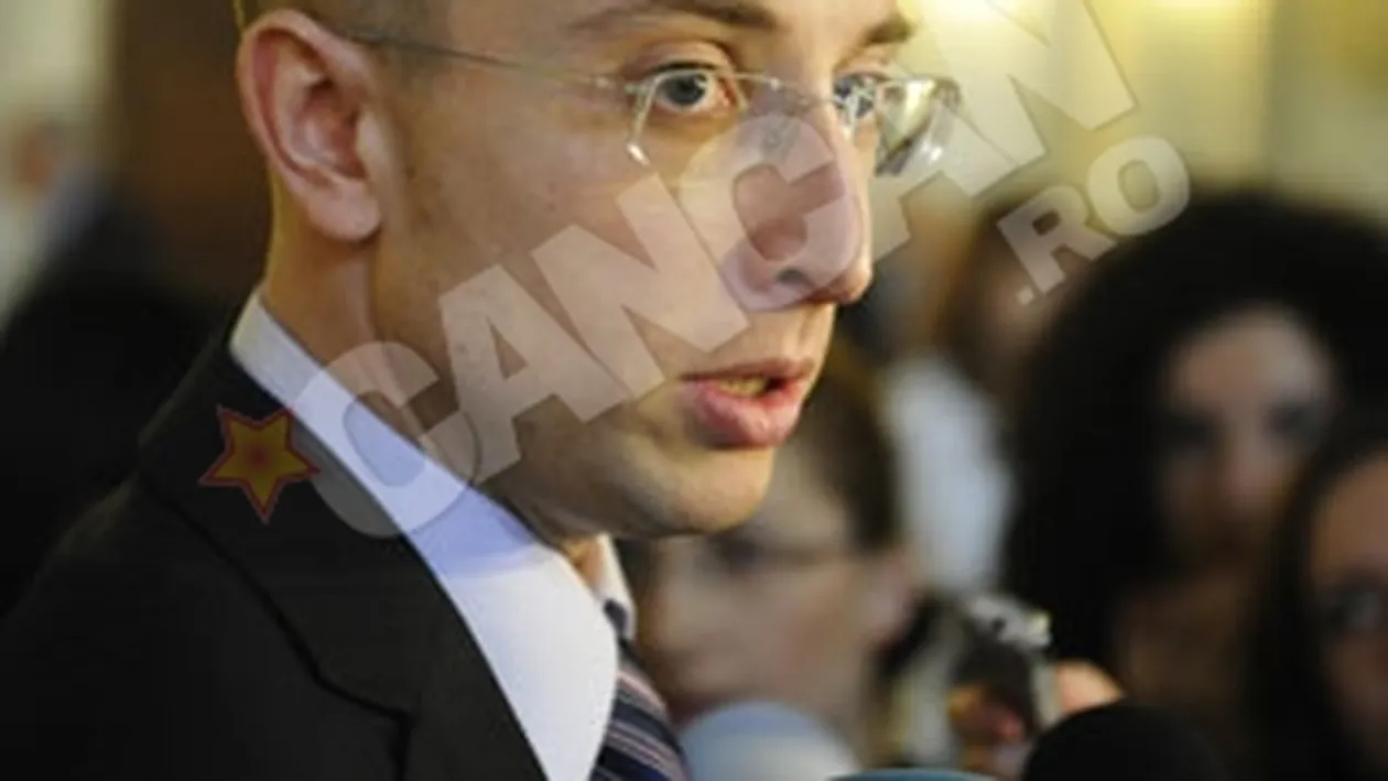 Iulian Urban, cel mai tanar senator, divorteaza