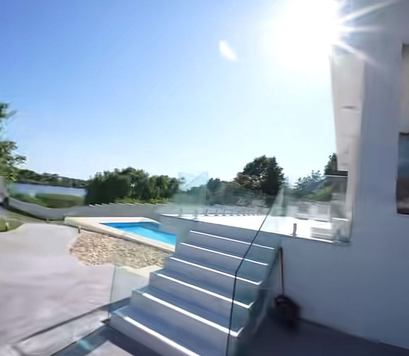 Cum arată casa din Snagov în care Bisoi locuiește cu chirie? Investiția se ridică la 2 milioane de euro