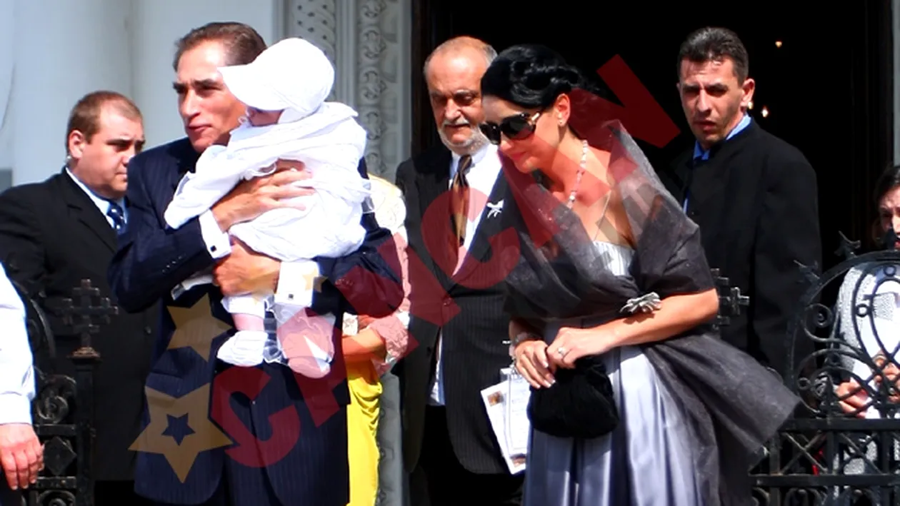 Petre Roman si Silvia Chifiriuc si-au botezat fiul! Petrus a tipat ca din gura de sarpe!