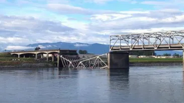 Un pod de cale ferată s-a prăbușit în apă, în județul Brașov!
