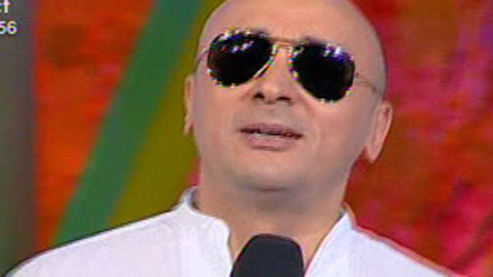 VIDEO Marcel Pavel si-a tras dansatoare sexy! Uite cum se fataie pe langa el!