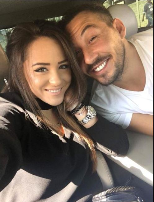 Ștefan, alături de Bianca, în timpul unei drumeții prin țară