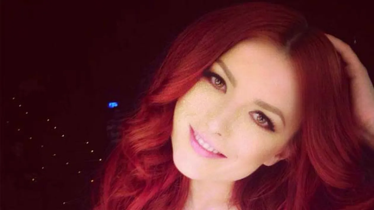 Elena Gheorghe a stralucit intr-o rochie transparenta si cu spatele gol! Admiratorii au fost in extaz