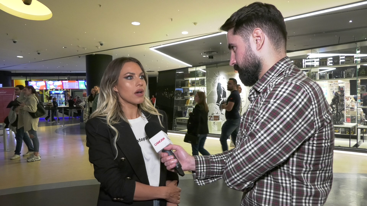 Amna: "O să încep să plâng, am suferit foarte mult și zici că eram la sat toți colegii din industrie vorbeam pe Instagram sau pe Whatsapp. Cum sunt babele alea pe stradă «Băi, ai auzit? E incredibil! Nu ne revenim!», fix asta se întâmpla cu noi zilele astea și e o suferință foarte mare și o pierdere foarte mare în industrie!"