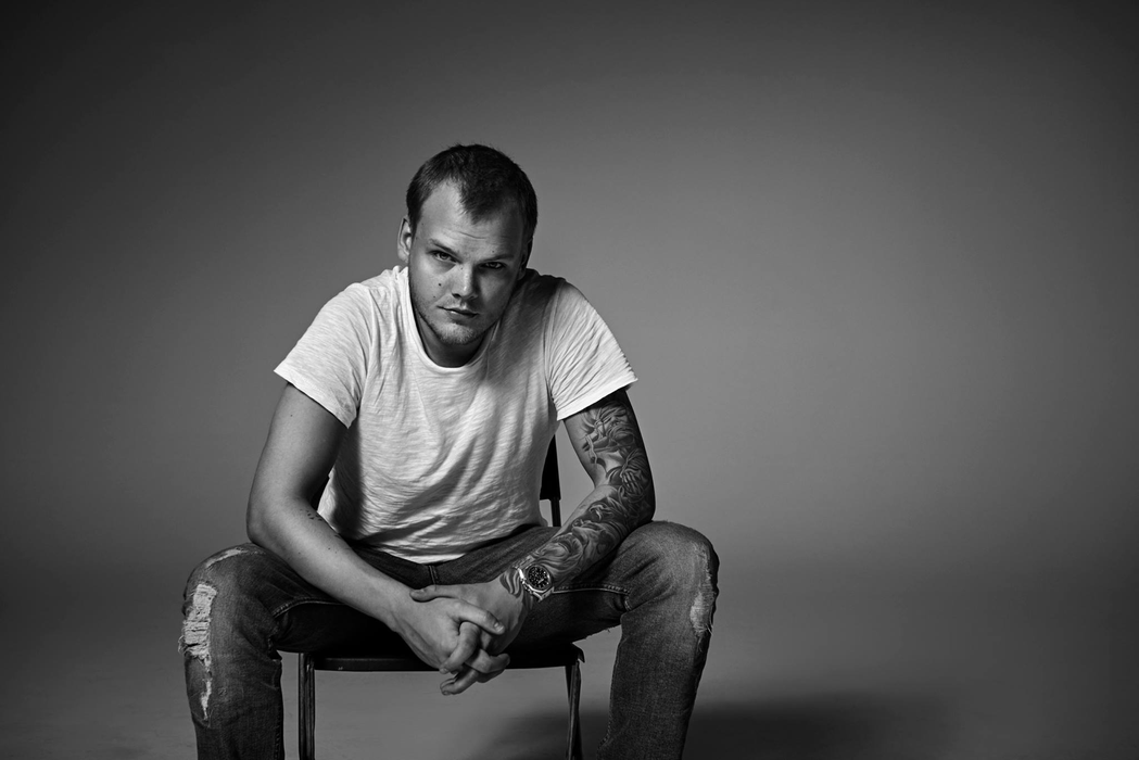 Rita Ora, tribut pentru Avicii! Artista a izbucnit în lacrimi, pe scenă