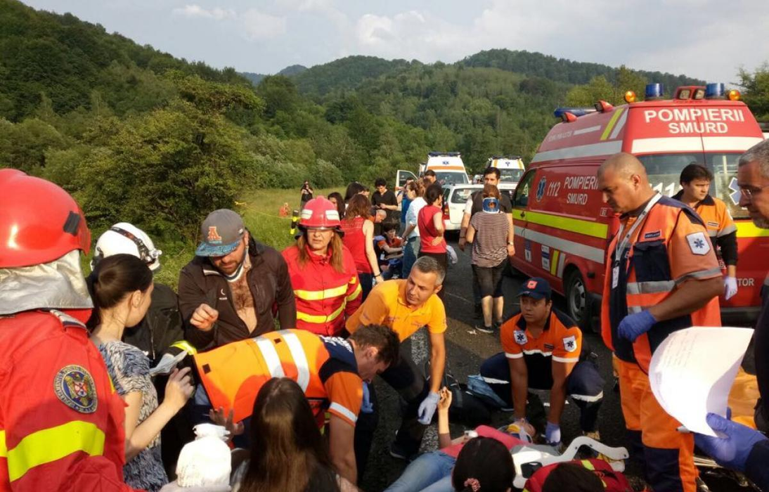 12 oameni au fost răniţi după ce un autocar s-a răsturnat! Plan roşu de intervenţie