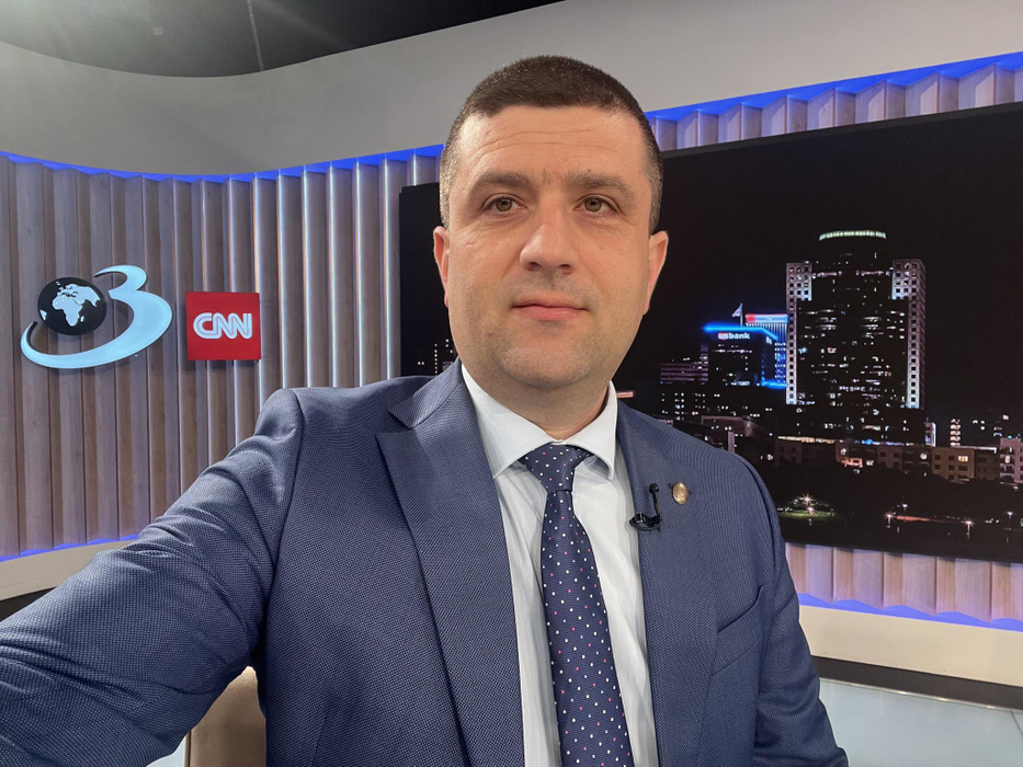 VIDEO Campanie mascată pentru USR în Las Fierbinți! Culmea, scenaristul susține că n-a scris acele replici! CNA s-a sesizat!