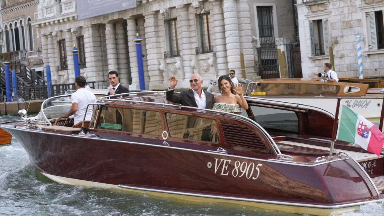 NU E O GLUMĂ! Suma uriașă pe care Jeff Bezos a scos-o din buzunar pentru nunta anului cu Lauren Sanchez