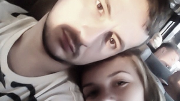 Diana Dumitrescu si-a inceput anul degustand lacuste! Sotul ei a preferat viermii! Vezi cum li s-au parut!