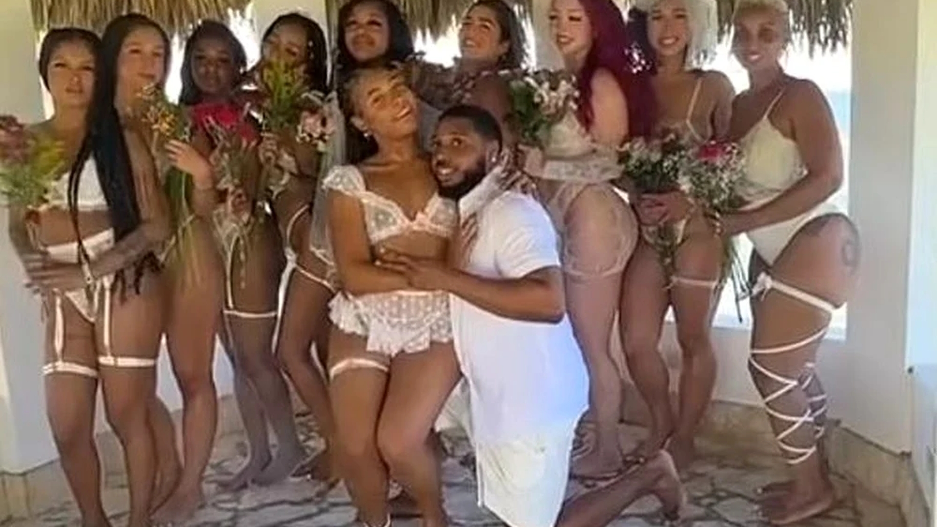Un influencer cunoscut pe Tik Tok s-a căsătorit cu zece femei în același timp: „Încerc să le arăt ceea ce merită”