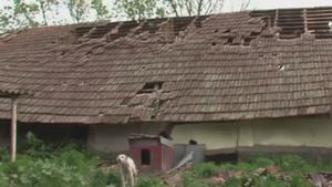 De Paște, mai multe case din Olt au rămas fără acoperișuri din cauza vijeliei