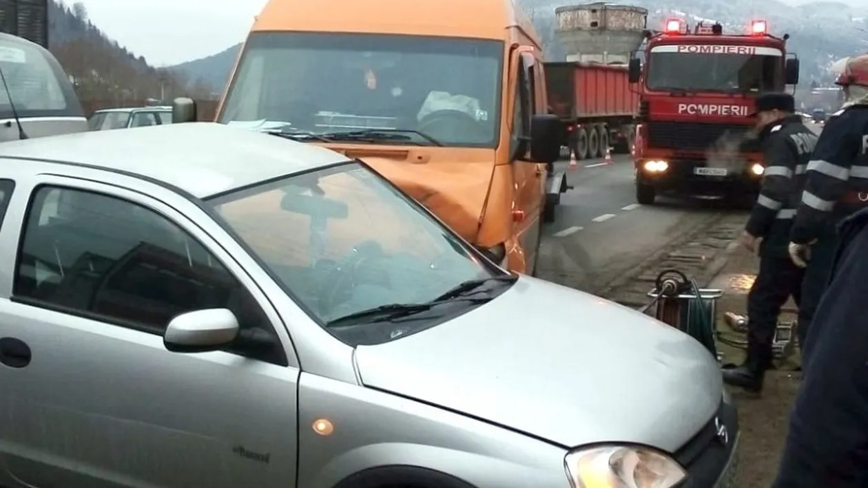 Accident mortal în Suceava, după coliziunea dintre un microbuz și un autoturism