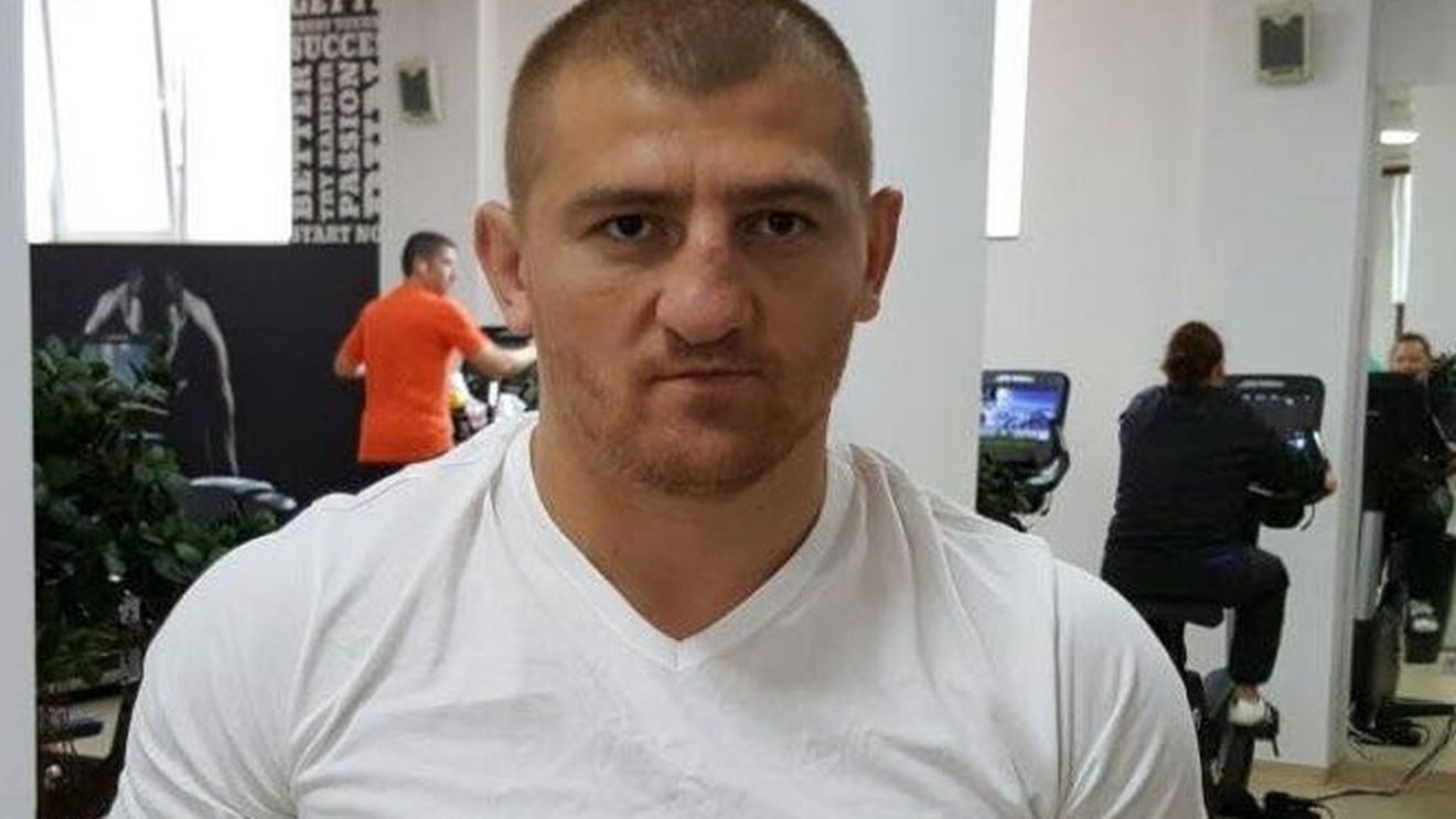 Cătălin Moroşanu a pus regimul de sportiv în cui şi a sărbătorit Crăciunul româneşte! Luptătorul a băut şi a mâncat pe rupte