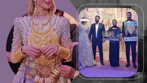 Influenceriță din Turcia, virală după ce a apărut acoperită de aur la logodnă. Mireasa abia s-a putut mișca din cauza greutății bijuteriilor