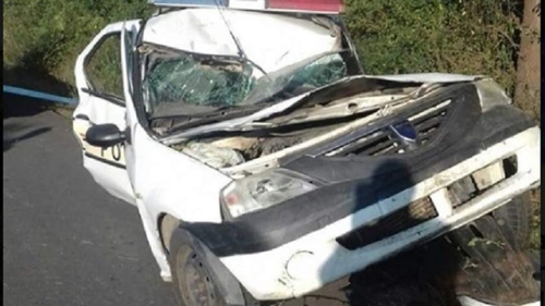 Polițist constănțean, în stare gravă după ce a intrat cu mașina de serviciu într-un copac