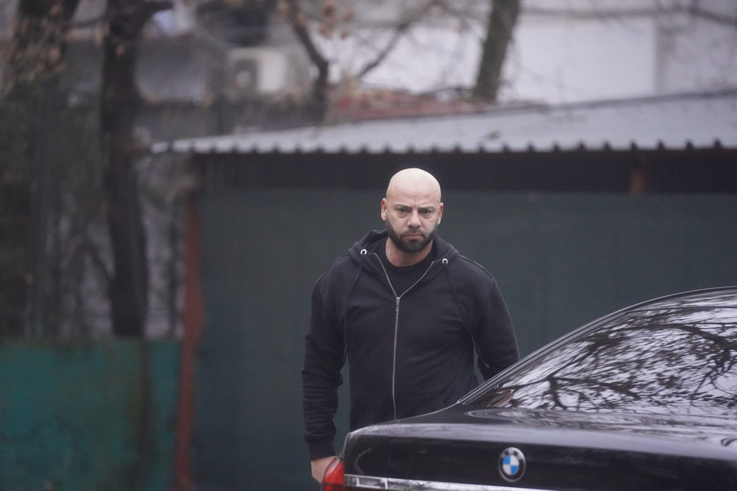 Giani Kiriță se protejează în stilul lui (Foto: CANCAN.RO)