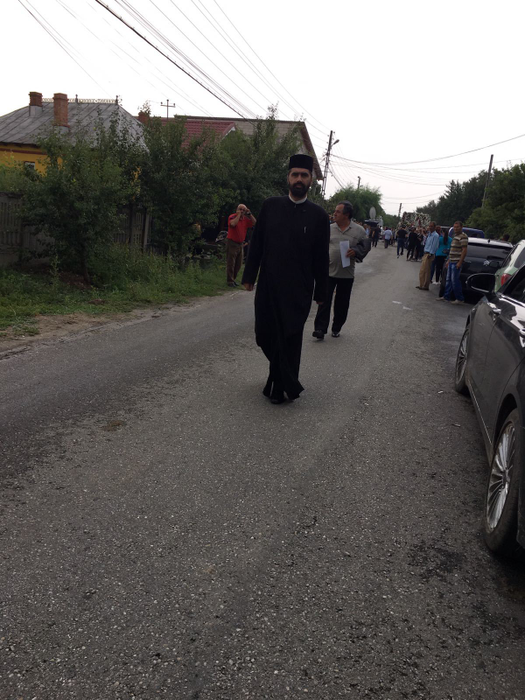 Preotul a ajuns acasă la Denisa