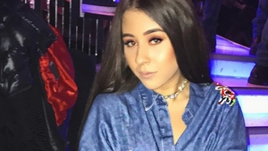 VIDEO. A făcut 18 ani şi acum a dat fuga în cluburi! Nicole Cerry, dans lasciv într-o pereche de colanţi mulaţi