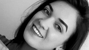 Ea este Simona, tânăra în vârstă de 21 de ani, care a murit imediat după ce s-a întors acasă de la o petrecere de Crăciun
