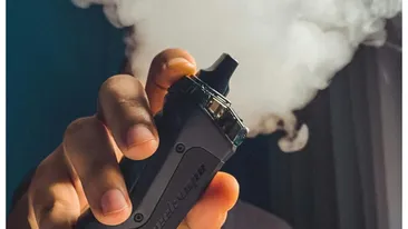 O elevă din clasa a VII-a a ajuns la spital, după ce a fumat o țigară electronică. Ce conținea, de fapt