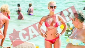 Ce ghinion a dat peste Andreea Spataru la plaja