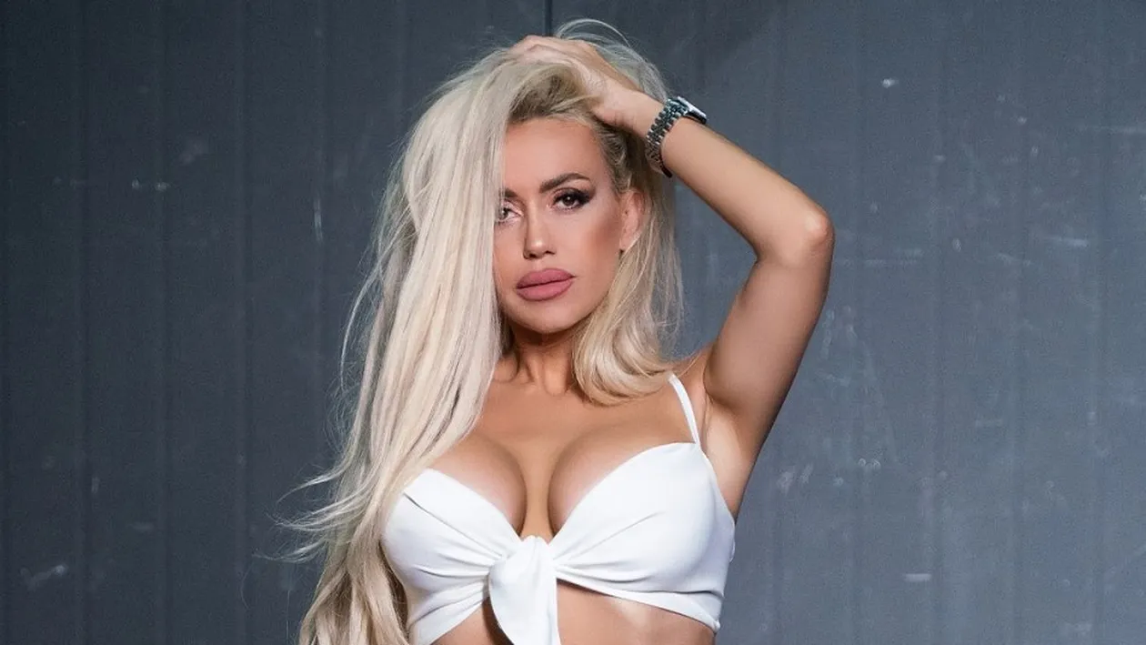 Anda Adam s-a făcut de rușine pe internet! Imaginea cu mașina vedetei, fotografiată parcată pe două locuri destinate persoanelor cu handicap. FOTO