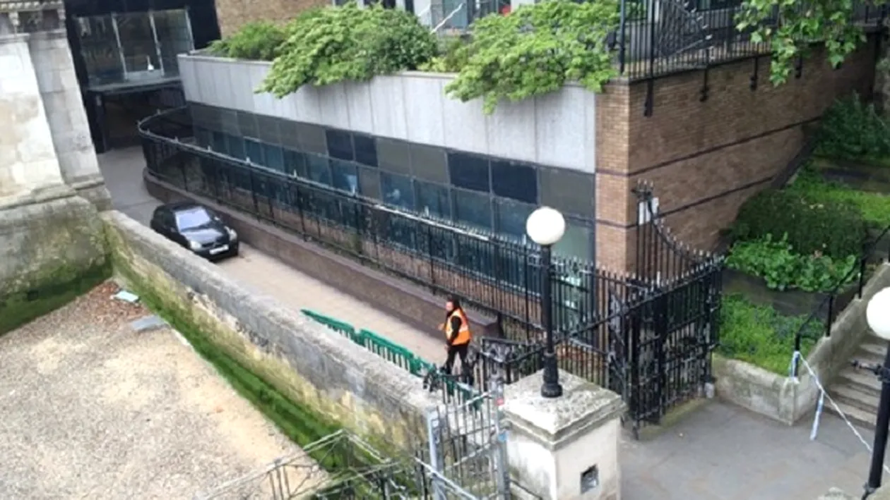 Alertă teroristă la Londra, după găsirea unei maşini suspecte în apropiere de o staţie de metrou