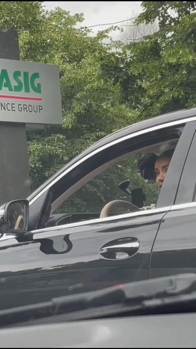 Bianca Drăgușanu se înjură cu un alt șofer/ Sursă foto: CANCAN.RO