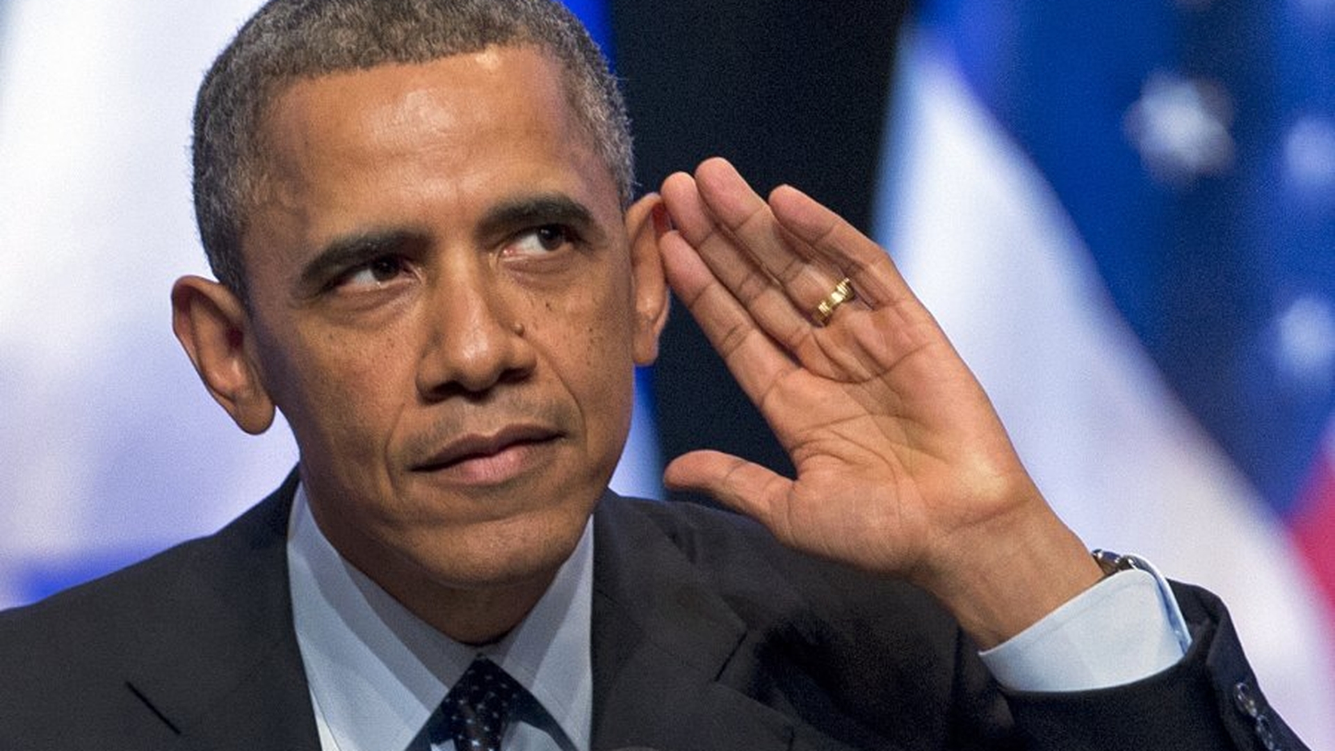 Incurcatura de zile mari la Washington! L-au pus sa stea langa Barack Obama imbracat asa!