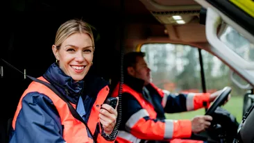 Salariu șofer de ambulanță 2026. Cât câștigă lunar, în funcție de vechime