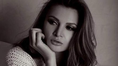 Cu silicoanele la vedere, RAMONA GABOR se relaxează la piscină. Imaginea hot, hot, hot care i-a încântat pe fanii şatenei
