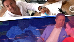 El e bossul Guvernului… Marius Dunca a apărut la mare cu ceas de 15 mii €, trabuc și sacou fin de miliardar!