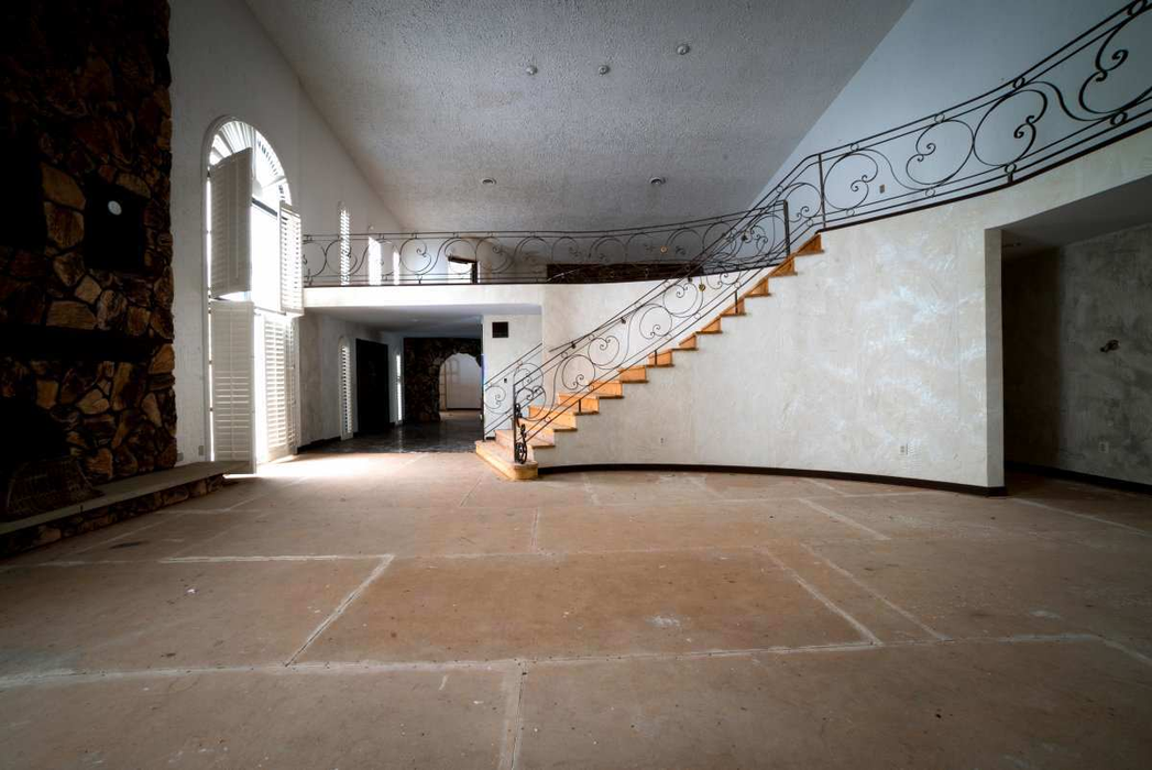 Aşa arată vila abandonată a lui MIKE TYSON, în care nu a locuit nimeni aproape 20 de ani. Imaginile sunt spectaculoase
