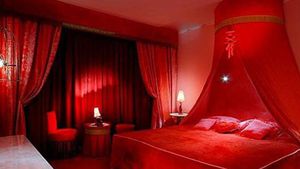 Un profesor de la un liceu din Iași a mers, calm, la un salon de masaj erotic, dar acolo... Surpriză de proporții! Cine a fost la un pas să-i îndeplinească fanteziile sexuale